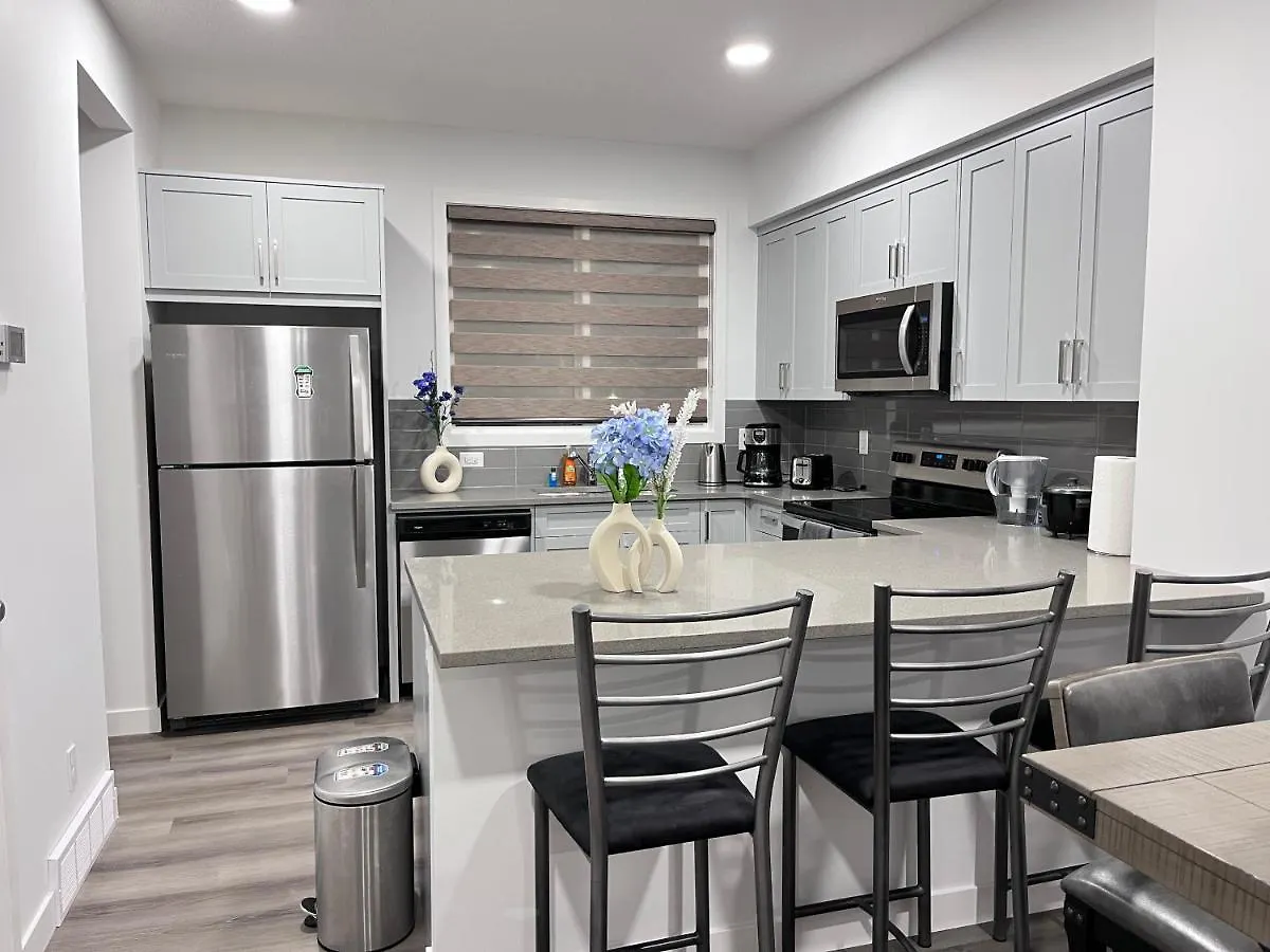 Pensjonat Private Entire Townhouse Retreat Close To Lake Calgary Kanada